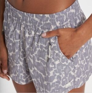 Vuori Dash Short Opal Grey Spot EUC